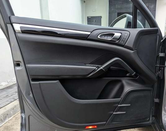 Porsche Cayenne cena 149000 przebieg: 110000, rok produkcji 2017 z Gdynia małe 277